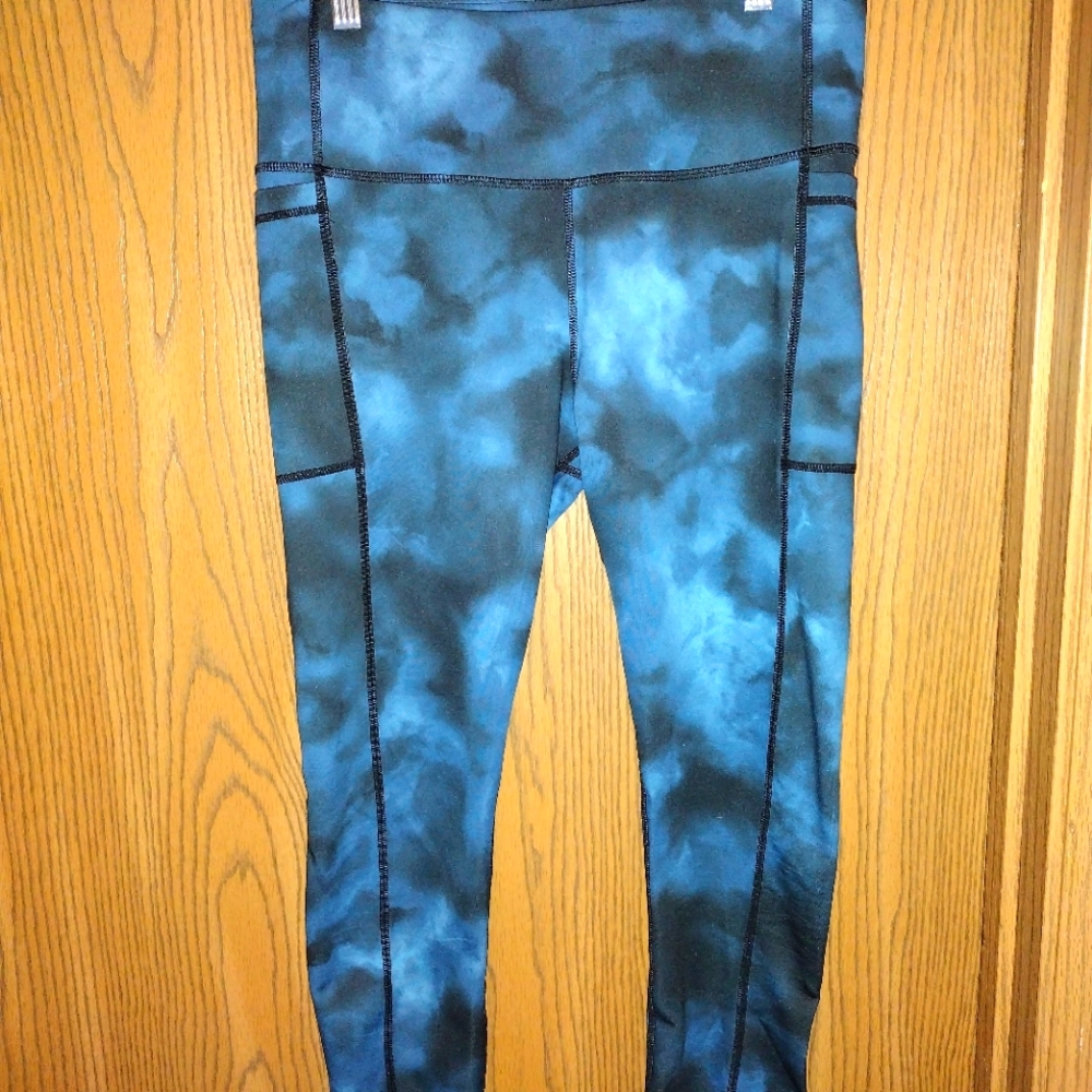Tye-dye blue yoga pants